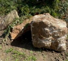 Démarrage du terrassement, les rochers extrait....