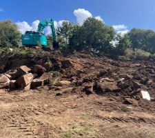 Démarrage du terrassement, la pelle en action