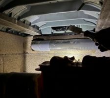 On sort le burin, et hop une ouverture, on voit le jour. L'air passe.