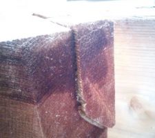 L'assemblage de l'ossature de la maison a &eacute;t&eacute; fait n'importe comment, en brisant les tenons mortaises ou en ab&icirc;mant grandement les solives.