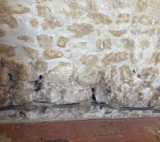 Gainage de l?&eacute;lectricit&eacute; : colle au ciment prompt.