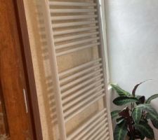 Ancien s&egrave;che serviette fix&eacute;