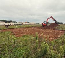 Terrassement le jour d'ouverture du chantier