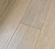 Décapage des joints de carrelage à l'acide chlorhydrique. 
Après décapage.