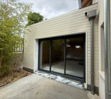 Rendu final du bardage côté terrasse nord et limite de propriété