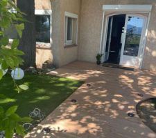 La nouvelle terrasse finie avec les premiers spots encastrés posés et raccordés