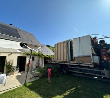 Arrivée des murs de l'ossature bois - bardés en usine majoritairement