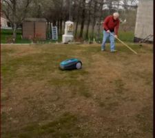 Essai de parcours de mon Robot tondeur ,Voir si le fil est bien placé et ne tape pas dans quoique ce soit, le gazon ce sera pour plus tard.