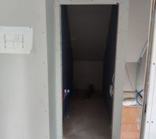 Couloir &eacute;tage vers WC