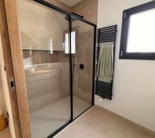 Pose de la paroi de douche du RDC