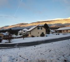 Premières neiges en étant dans la maison. Photo prise depuis le salon
