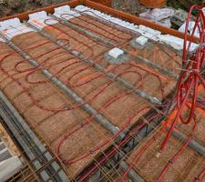 Dalle de l'étage et tuyaux planché chauffant