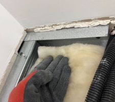 Isolant dans les WC? bien posé ?