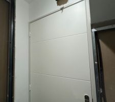 Isolant dans les WC? bien posé ?
Et bien non, il n?y a rien dans le mur.