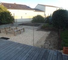 Une seule fen&ecirc;tre mais des voisins de plus en plus souvent pr&eacute;sents sans compter le passage des randonneurs sur le chemin