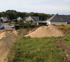 Terrain depuis l'ouest pendant les travaux des réseaux communs.