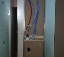 Pose de la robinetterie encastr&eacute;e douche RDC