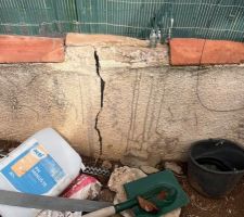 Vue int&eacute;rieur du muret abim&eacute;