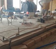 Préparation pour le premier rang de briques