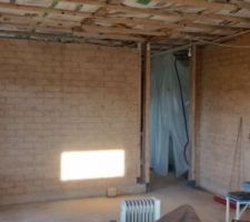 Mur de séparation SAM avec la première chambre et mur de la cuisine fini