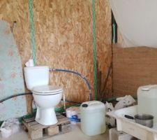 Vue d'ensemble de la salle de bain