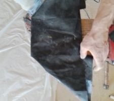 Placement du polyane autour du pied du raidisseur qui ira dans la future chape