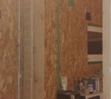 Le petit bout du mur de l'entrée