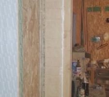 Le petit bout du mur de l'entrée