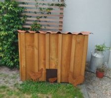 Abri de la pompe d'arrosage