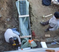 Coulage des fonsations pour les murs de retenue de terre