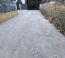 Autre vue d'ensemble du chemin depuis son entr&eacute;e.