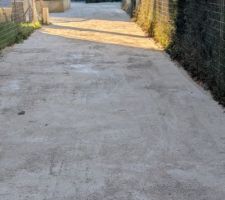 Autre vue d'ensemble du chemin depuis son entr&eacute;e.