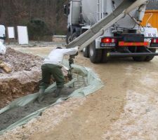 Qui pousse la toupie ?