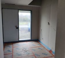 Pose de l'isolant TMS au sol apr&egrave;s reprises