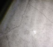 Pas mal de fissures, plus un effritement.