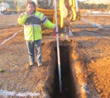 1er coup de pelle, sous une journ&eacute;e ensoleill&eacute;e !!! (et fra&icirc;che)