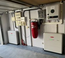 Installation de panneaux photovolta&iuml;ques Voltec Solar 10kwc, onduleur hybride Fronius 10kw batterie Fronius R&eacute;serva 12,6kw