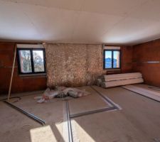 D&eacute;but isolation et placo de l'&eacute;tage