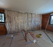 D&eacute;but isolation et placo de l'&eacute;tage