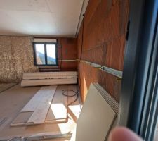 D&eacute;but isolation et placo de l'&eacute;tage