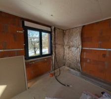 D&eacute;but isolation et placo de l'&eacute;tage