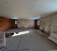 D&eacute;but isolation et placo de l'&eacute;tage