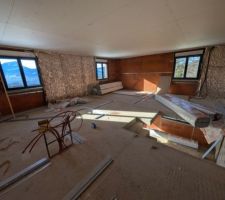 D&eacute;but isolation et placo de l'&eacute;tage