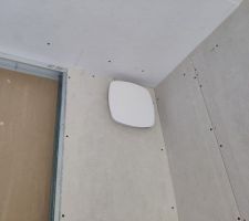 Bouche de chauffage en bureau (diffuseur en plafond impossible &agrave; cause des poutres)