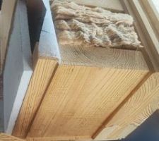 Coupe du proc&eacute;d&eacute; d'&eacute;l&eacute;vation et du complexe isolant &agrave; base de laine minerale