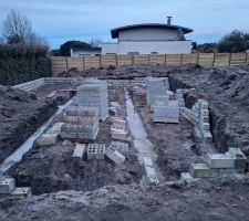 Fondations coul&eacute;es et d&eacute;but du vide sanitaire