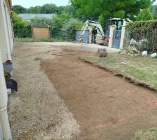 Pr&eacute;paration pour l'installation d'une all&eacute;e + terrasse en pierre naturel