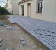 Pr&eacute;paration pour l'installation d'une all&eacute;e + terrasse en pierre naturel