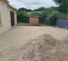 Pr&eacute;paration pour l'installation d'une all&eacute;e + terrasse en pierre naturel