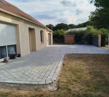 Pr&eacute;paration pour l'installation d'une all&eacute;e + terrasse en pierre naturel